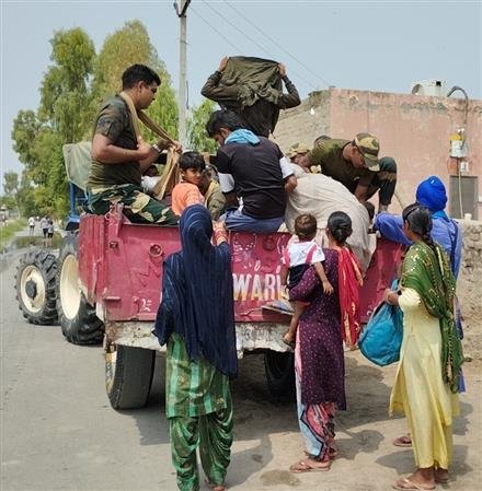 एनडीआरएफ की टीम ने 295 बाढ़ पीड़ितों को सुरक्षित निकाला