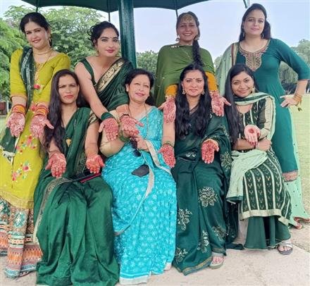 महिला थाना में महिला पुलिस कर्मियों ने मनाया तीज उत्सव