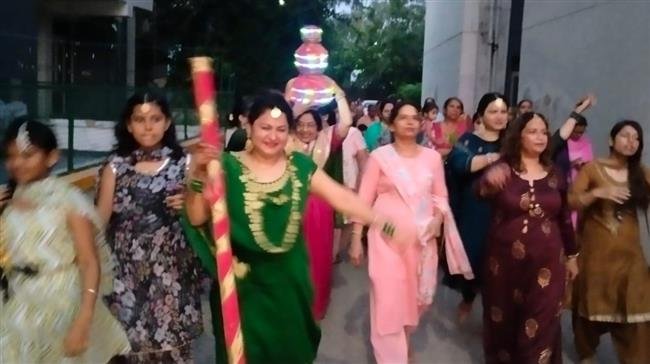 डेराबस्सी की सिल्वर सिटी थीम्स आरडब्लूए ने तीज उत्सव हर्षोल्लास से साथ मनाया