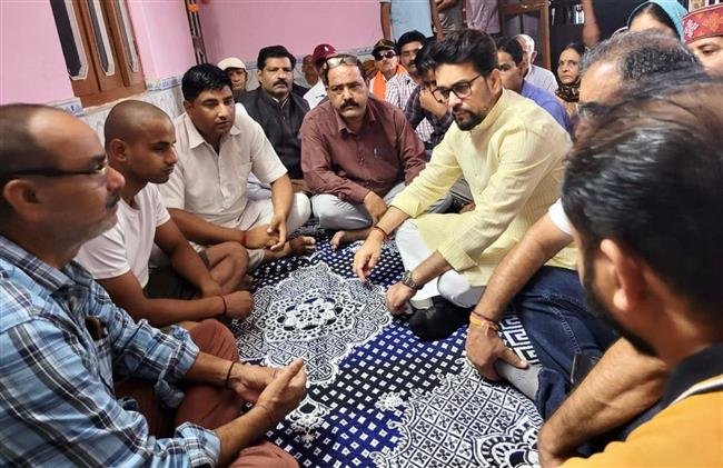 आपदा की इस घड़ी में हिमाचल के साथ दृढ़ता से केंद्र सरकार, होगी हरसंभव मदद : अनुराग ठाकुर