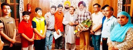 BRAHMPURA  DISTRIBUTED  GOLD MEDALS AND CERTIFICATES TO WINNERS OF HOCKEY CHAMPIONSHIP  IN SRINAGAR