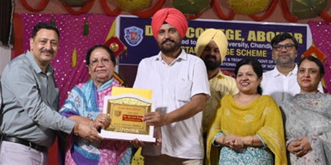 बेटों को नशों की गर्त में डूबने से बचाने का किया आहवान