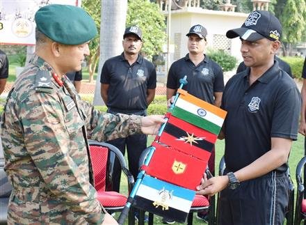 INDIAN ARMY TREKKING EXPDN TO MINI SAR PASS