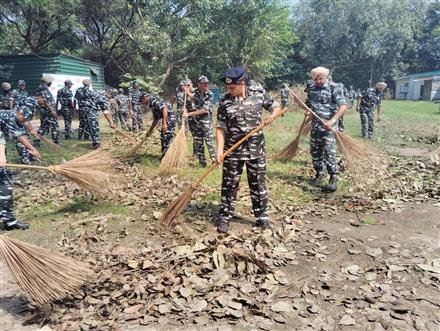 CLEANLINESS CAMPAIGN WAS ORGANIZED BY 13 BN CRPF IN THE WAKE OF SWACHH BHARAT ABHIYAN