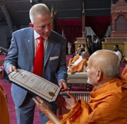 अक्षरधाम के निर्माता महंतस्वामी महाराज को 'की टू द सीटी' अवार्ड