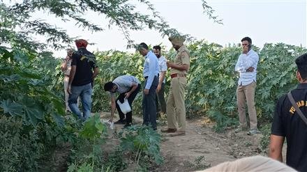 कबाड़ी की दुकान पर लूट के इरादे से फायरिंग करने का मामला:  एक आरोपी पुलिस मुठभेड़ में घायल, दो फरार