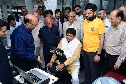 SPEAKER GIAN CHAND GUPTA AND MAYOR PANCHKULA INAUGURATE PHYSIOTHERAPY AND PAIN RELIEF CENTER