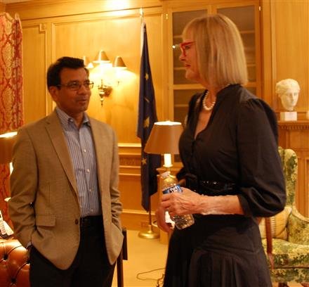 AMARBIR GHOMAN RECEIVES LT GOVERNOR 'S LEADERSHIP AWARD