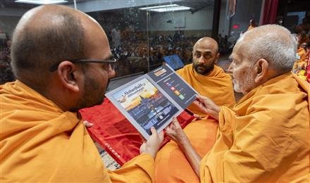 'AKSHARDHAM ABHIVANDANAM' INAUGURATED BY MAHANT SWAMI MAHARAJ