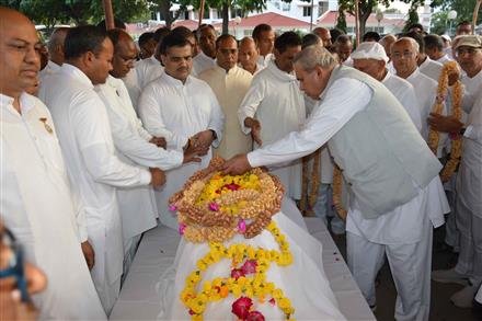 डॉ. निर्मला की देह पंचतत्व में विलीन