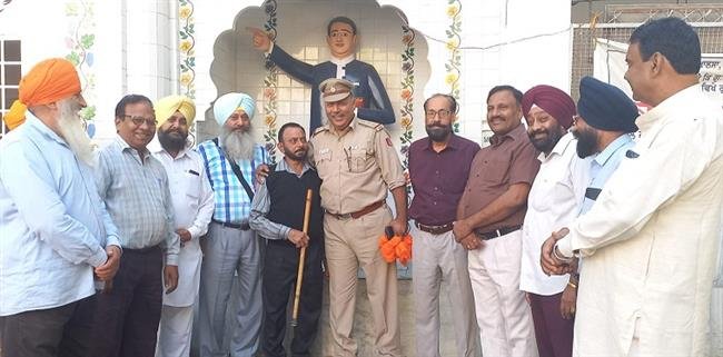 इंस्पेक्टर रामदयाल ने मनीमाजरा के कई क्षेत्रों का दौरा किया व जनता की समस्याएं जानी