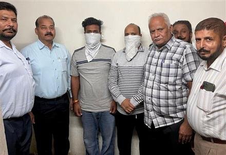 VIGILANCE APPREHENDS TWO PRIVATE PERSONS FOR ACCEPTING RS 4 LAKH BRIBE IN A POLICE CASE
