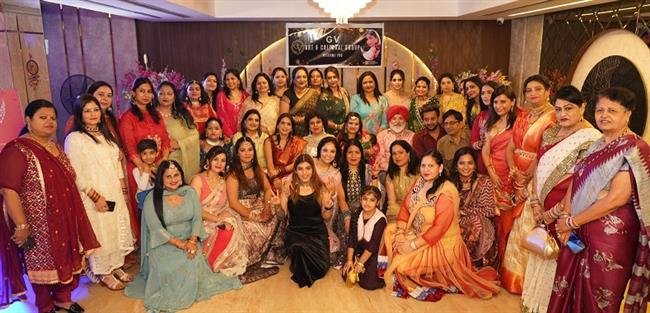 मिस उपनीत कौर और मिसेज वनिता गाँधी बनीं करवा क्वीन