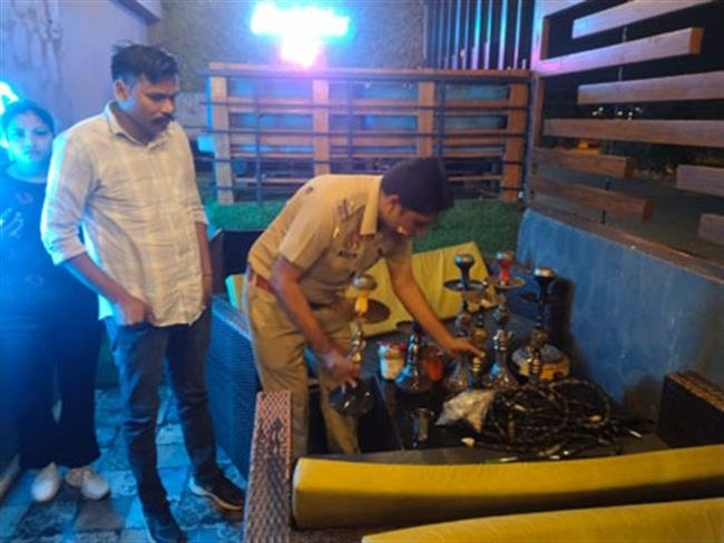 अवैध हुक्का— मामला दर्ज, 4 सहायक सचालंक गिरफ्तार, 3 हुक्के बरामद