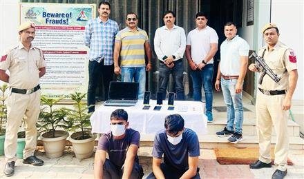 DELHI CYBER POLICE NABS TWO CYBER CROOKS CHEATING THE PUBLIC ON THE PRETEXT OF CHARGING COURIER FEE