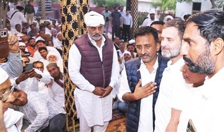 RAHUL GANDHI, ASHOK GEHLOT JOINS PEOPLE TO BID ADIEU TO KOONER