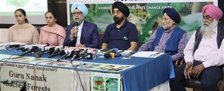 इकोसिख ने 56 महीनों में लगाये 850 पवित्र जंगल