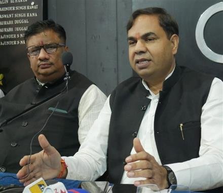 HOW CAN WE BELIEVE THE WORDS OF BHUPENDER HOODA, BECAUSE HIS STATEMENT IS BEING REFUTED BY THE BIG LEADERS OF HIS OWN PARTY : ASHOK SHARMA