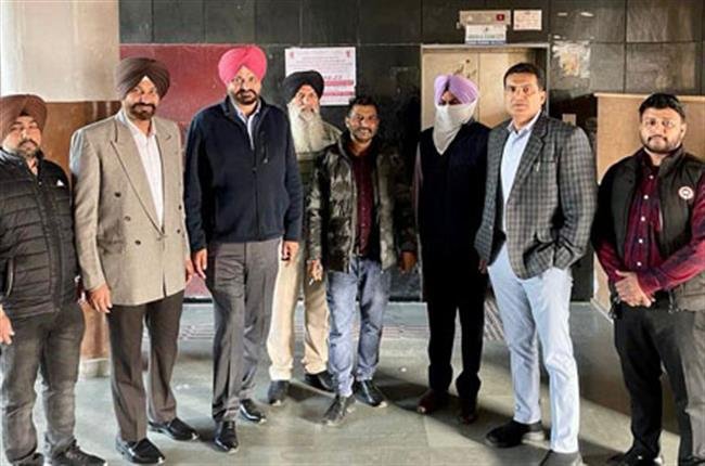 ज़मीन तबादला और इंतकाल दर्ज करने के बदले 25,000 रुपए रिश्वत लेता पटवारी काबू