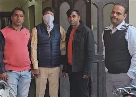 SDO OF PANCHAYATI RAJ DEPTT. CAUGHT  RED HANDED ACCEPTING RS. 50 K ILLEGAL GRATIFICATION