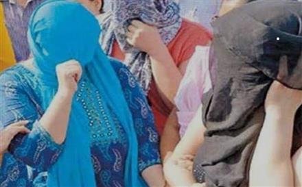HIMACHAL POLICE CRACK DOWN ON FLESH TRADERS:  APPREHENDED ONE DOZEN GIRLS AND FEW MEN FROM PARWANOO HOTEL