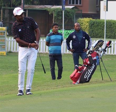 IN-FORM OM PRAKASH CHOUHAN OPENS UP FOUR-SHOT LEAD