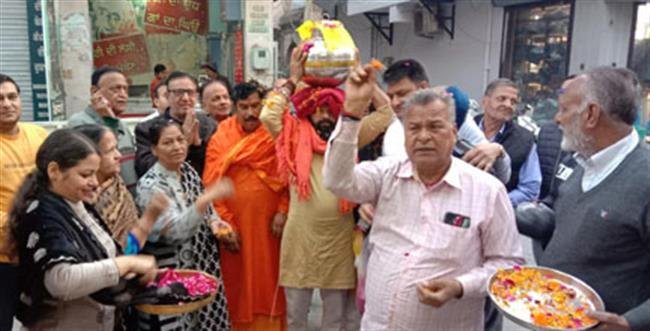 श्री अयोध्याजी से बरनाला पहुंचा पूजित अक्षत कलश, भव्य स्वागत के बीच किया स्थापित