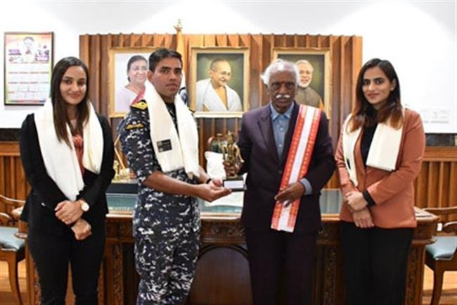 दुनिया की सबसे कठिन ट्रायथलॉन पूरा करने वाले लेफ्टिनेंट कमांडर विपिन श्योराण सम्मानित