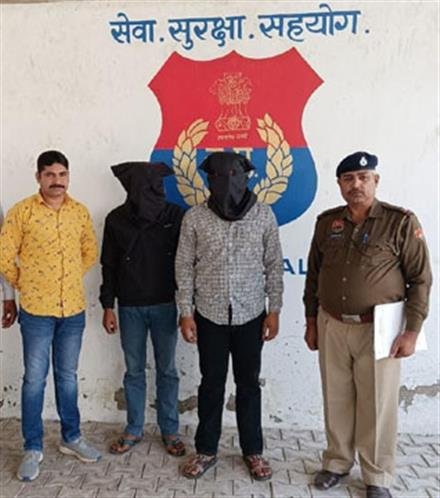 अलग-अलग 2 मामलों में दो आरोपियों को अवैध हथियारों सहित दबोचा