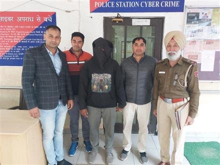 CYBER CRIME POLICE NABBED ACCUSED DUPING 3.65 LACS FROM SENIOR CITIZEN BY CHANGING SIM CARD
