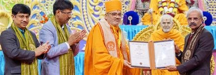 VISIONARY SAINTS HONOURED AT PRAMUKH SWAMI MAHARAJ’S BIRTH ANNIVERSARY