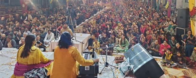 भजन संध्या में उमड़ी श्रद्धालुओं की भीड़