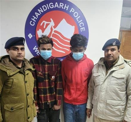 CHANDIGARH POLICE  NABS KARNAL  AND  BURAIL YOUTH IN SNATCHING