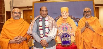 DEFENCE MINISTER RAJNATH SINGH VISITS NEASDEN TEMPLE