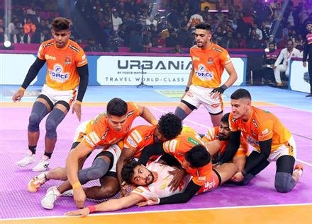 PUNERI PALTAN BLOW PAST GUJARAT GIANTS 37-17 IN PKL SEASON 10