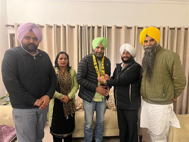 AAM AADMI PARTY'S MASSIVE BLOW TO BJP BEFORE CHANDIGARH MAYOR ELECTION,
