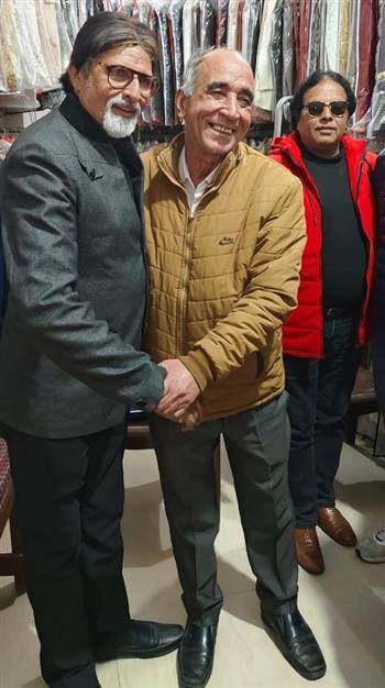 WARM WELCOME TO LOOKALIKE OF AMITABH BACHCHAN