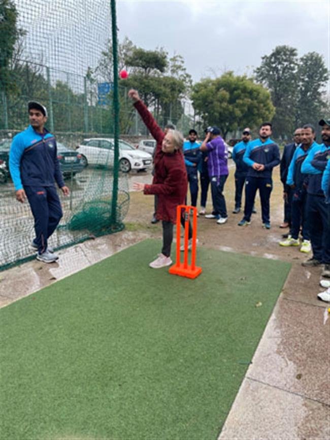 ब्रिटिश उप उच्चायुक्त ने चंडीगढ़ में दिव्यांग क्रिकेटरों के साथ क्रिकेट खेला