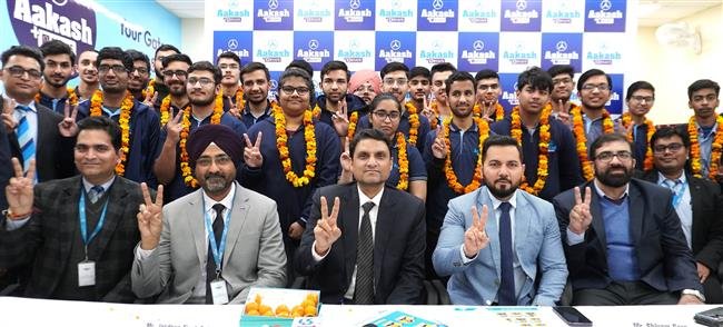 AAKASH INSTITUTE'S CHANDIGARH AND PANCHKULA FLAG FLIES HIGH IN JEE (MAIN) 2024 SESSION 1 RESULTS