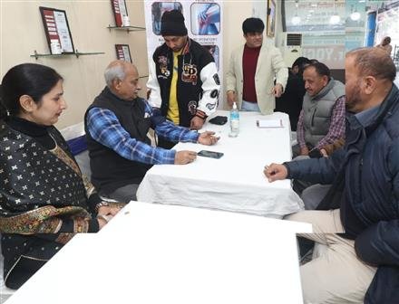 SURINDER KAUR YOGI INAUGURATED THE FREE AYURVEDIC HEALTH CHECK-UP CAMP ORGANIZED IN MEMORY OF THE PULWAMA MARTYRS.