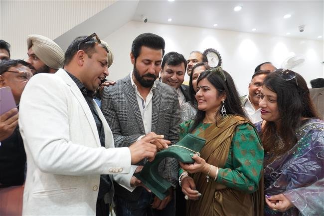 RENOWNED ACTOR BINNU DHILLON OPENS TVISVA JEWELS OUTLET