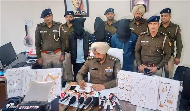 MAJOR BREAKTHROUGH BY ARRESTING THREE PERSONS INVOLVED IN HOUSE THEFT CASE, GOLD ORNAMENTS VALUED 40 LACS RECOVERED