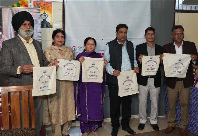 आरडब्ल्यूए, से. 27-डी की एजीएम में सेक्टर के रखरखाव की प्रशंसा की, बबला ने सेक्टर की डायरेक्टरी रिलीज़ की