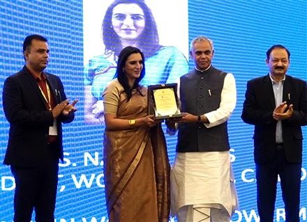 GUJARAT GOVERNOR ACHARYA DEVVRAT FELICITATES CITY ENTREPRENEUR NAGINA BAINS