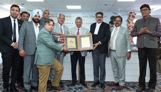बरनाला बार में वकीलों का हुआ प्रशिक्षण सेमिनार, वरिष्ठ वकील हुए सम्मानित