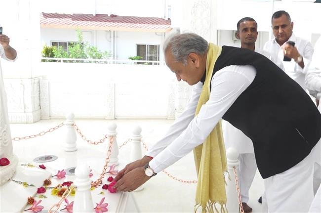 EX CM GEHLOT VISITS BRAHMA KUMARIS HEADQUARTERS