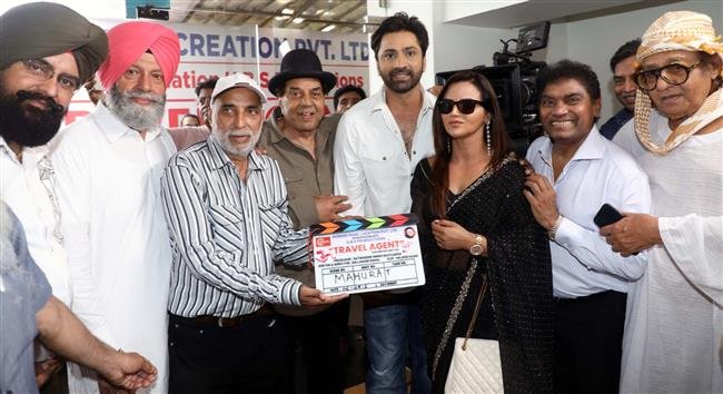 DHARMENDRA BLESSES ACTOR SONU BAGGAD IN DEBUT PUNJABI FILM 'TRAVEL AGENT'