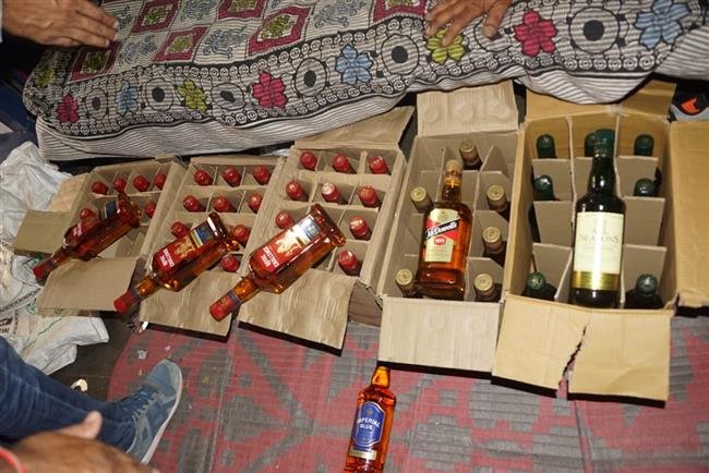 EXCISE AND POLICE DEPTT. RECOVERED 50 BOTTLE WHISKY,  ACCUSED ARRESTED