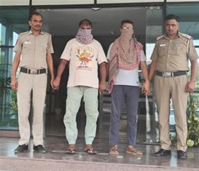 DELHI POLICE BUSTED SYNDICATE CREATING FAKE INDIAN DOCUMENTS ARRANGED PASSPORTS BANGLADESHIES.