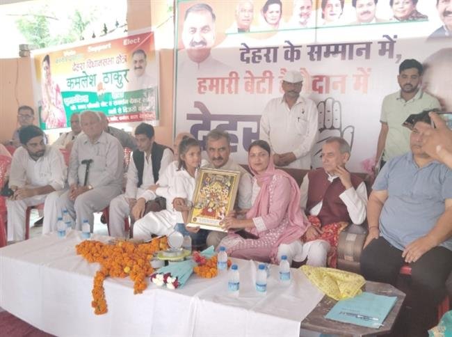 होशियार के कमल खरीदने से भाजपा कार्यकर्ता निराश, बिका हुआ कमल नहीं खिलेगा : मुख्यमंत्री